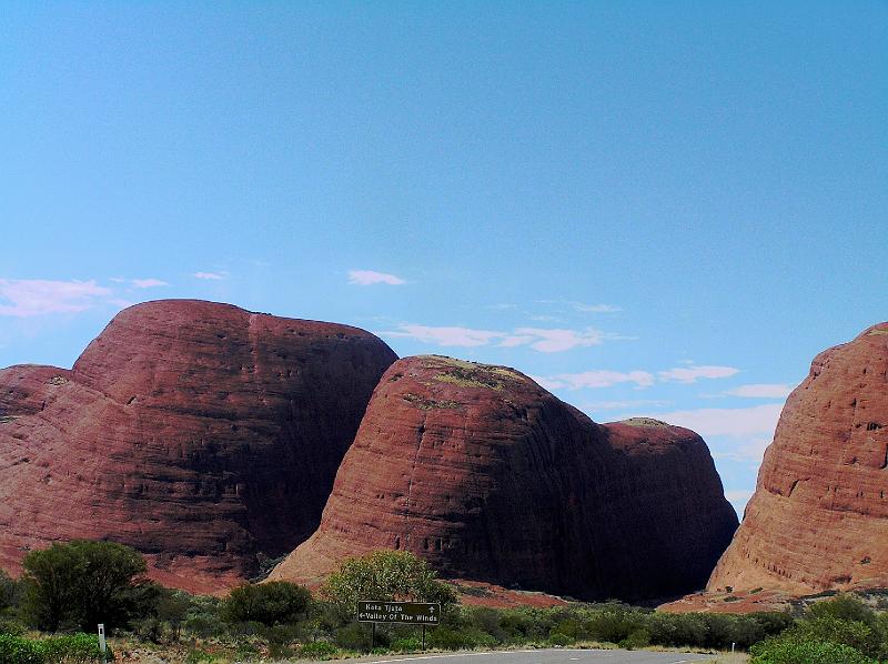 Olgas Kata Tjuta5.jpg - Ein einzelner Wanderweg im Valley of the Winds ist der Öffentlichkeit zugänglich (die Rundwanderung dauert je nach Wandertempo drei bis fünf Stunden).